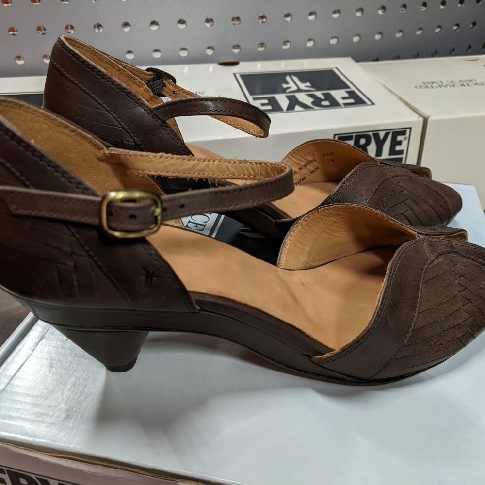 Frye - Ada Vintage Strap - Bark - Picture 7 of 11